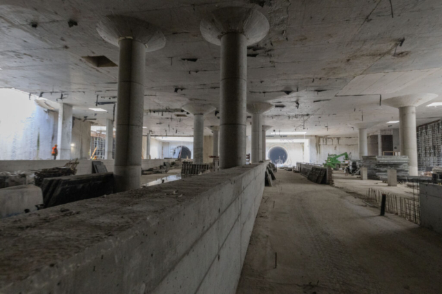 Betonowy strop oraz podpory na przystanku Koziny